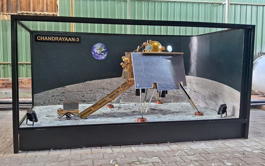 Chandrayaan 3 | 8' x 4' Diorama for Corporates - rocket models - indic inspirations