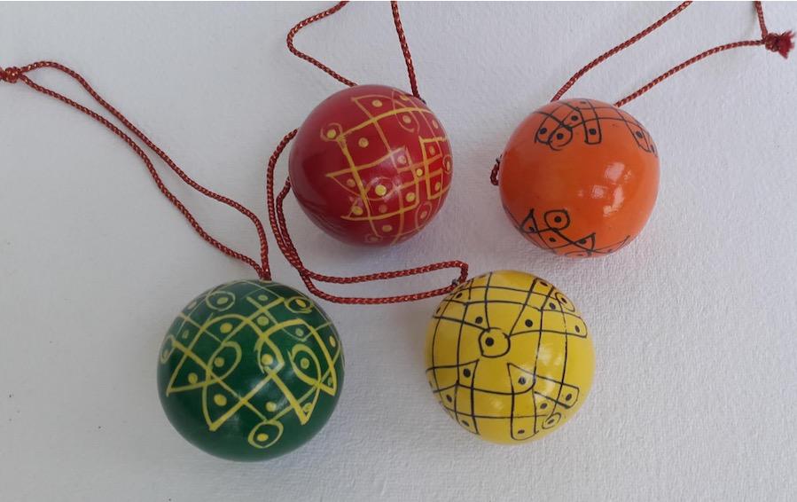 Decorative Balls Rangoli Design :: Set of 4 - Décor hanging - indic inspirations