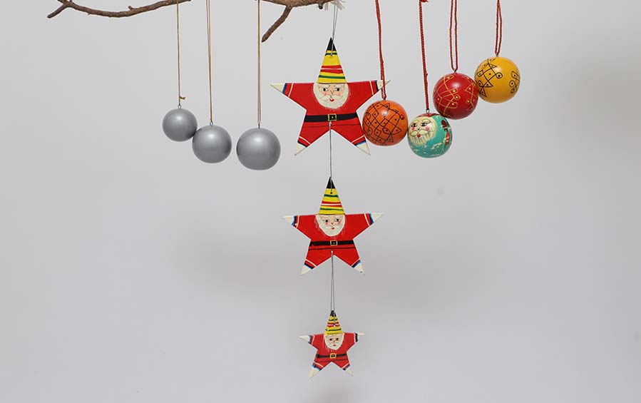 Decorative Hanging Balls & Santa Star - Décor hanging - indic inspirations