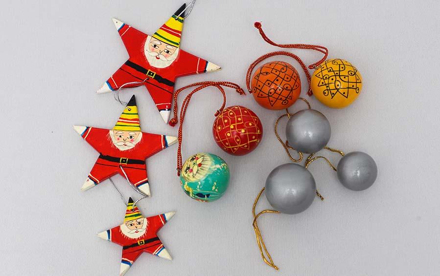 Decorative Hanging Balls & Santa Star - Décor hanging - indic inspirations