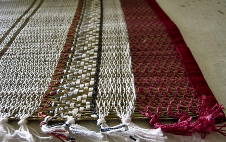 Madur Table Runner Mat Set Red+White - table runner and mat sets - indic inspirations