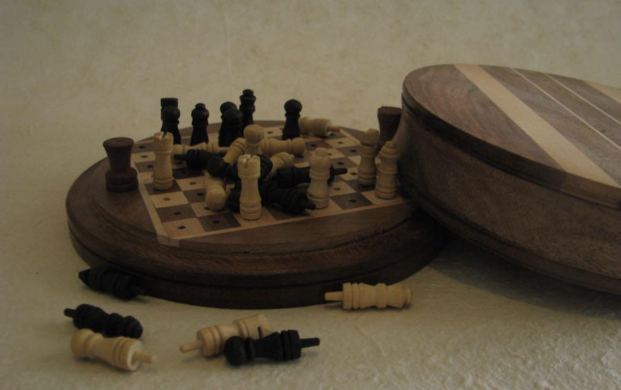 TRAVEL ROSEWOOD CHESS SET - Chess Sets - indic inspirations