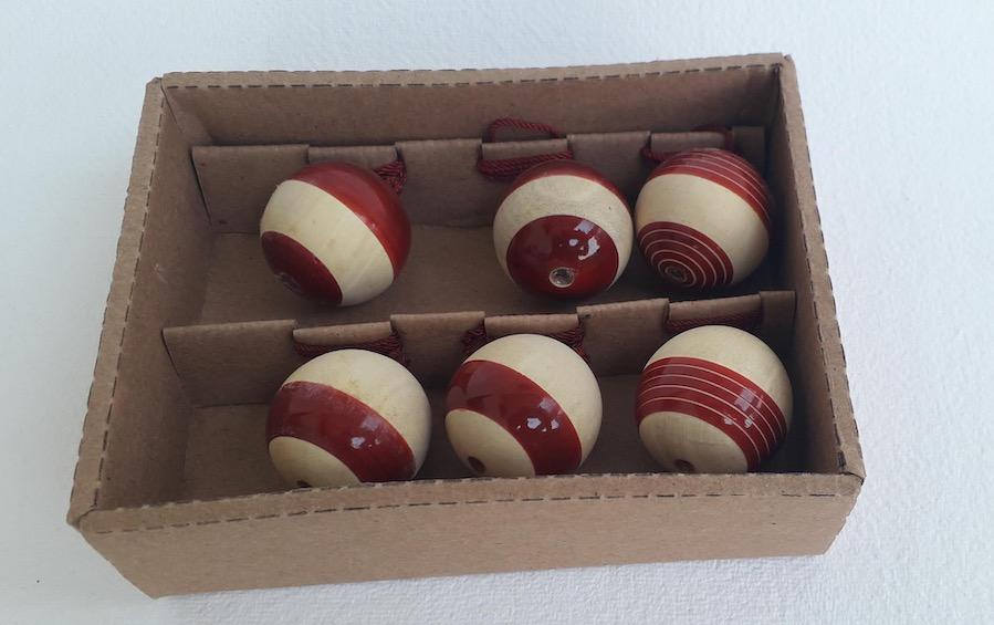 Wooden Christmas Decor : YULTIDE BAUBLES – Red (Set of Six) - Décor hanging - indic inspirations