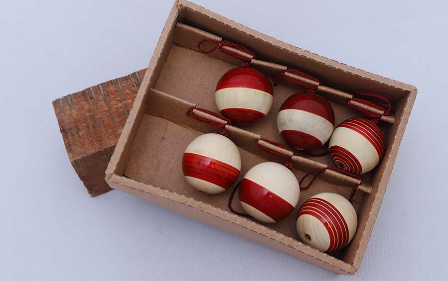 Wooden Christmas Decor : YULTIDE BAUBLES – Red (Set of Six) - Décor hanging - indic inspirations