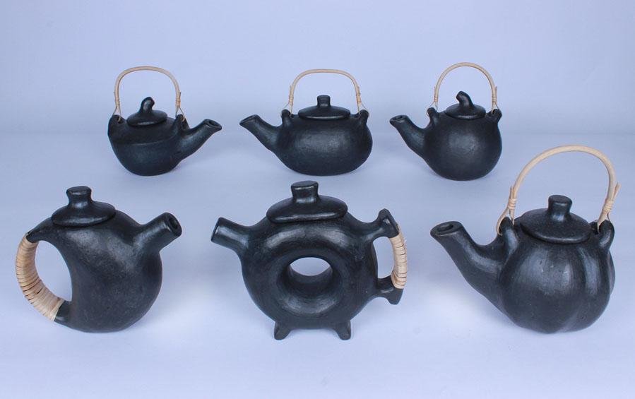 Black Pottery Miniature Kettles :: Set of 6 - Miniature Kettles - indic inspirations