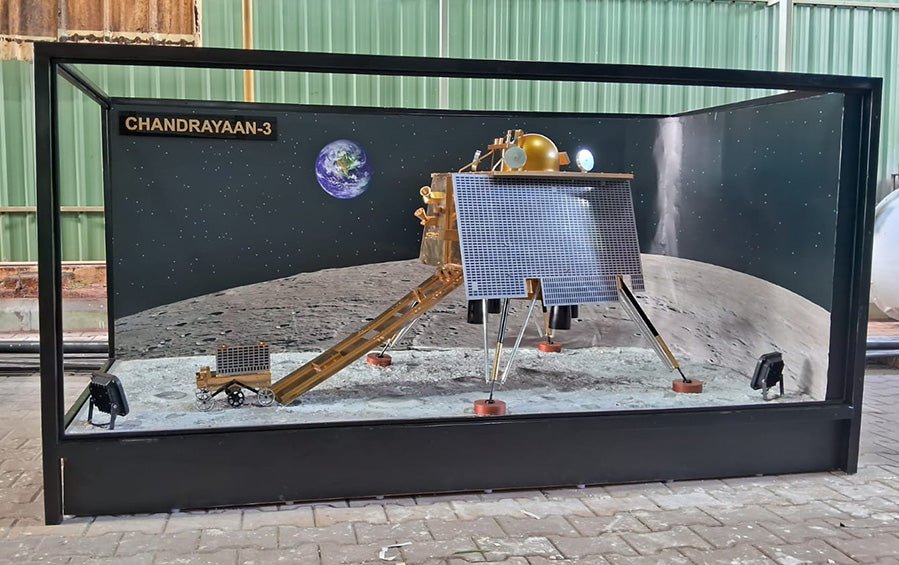 Chandrayaan 3 | 8' x 4' Diorama for Corporates - rocket models - indic inspirations
