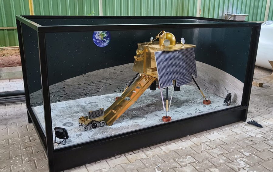 Chandrayaan 3 | 8' x 4' Diorama for Corporates - rocket models - indic inspirations