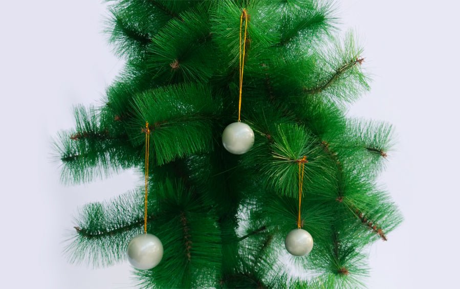 Decorative Balls in Silver Colour :: Set of 3 - Décor hanging - indic inspirations