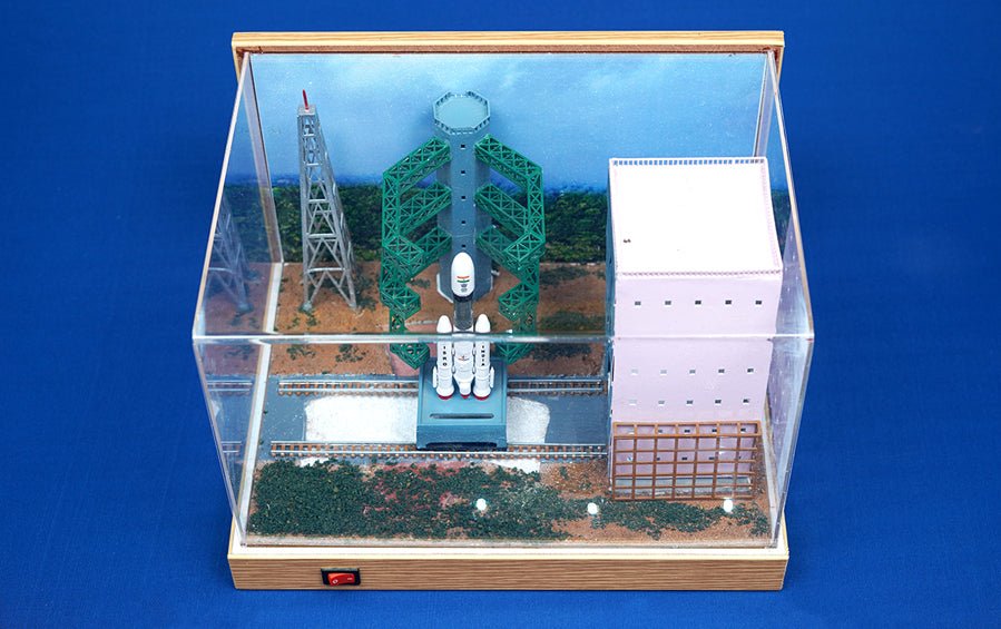 GSLV Launch Pad w/1:400 GSLV Model - rocket models - indic inspirations