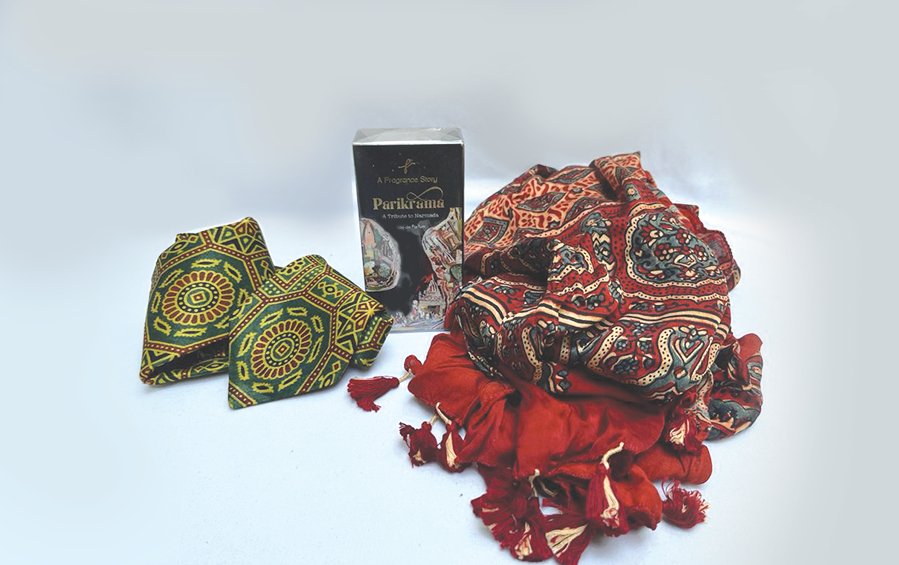 Gujarat Arts & Crafts | Gift Box (S) - Gift packs - indic inspirations