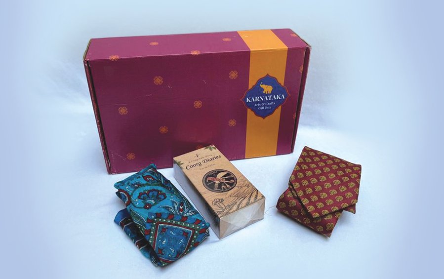 Karnataka Arts & Crafts Gift Set (S) - Gift packs - indic inspirations
