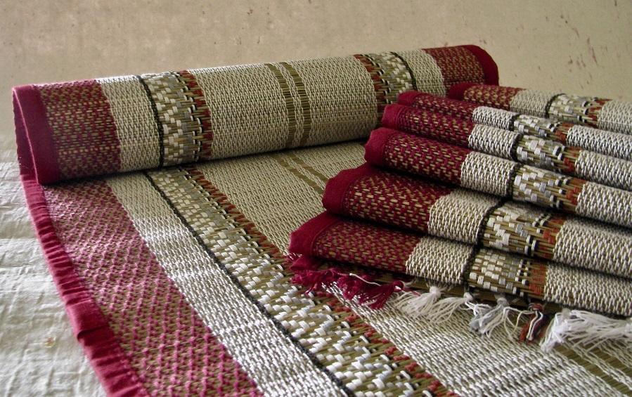 Madur Table Runner Mat Set Red+White - table runner and mat sets - indic inspirations