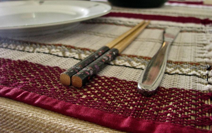 Madur Table Runner Mat Set Red+White - table runner and mat sets - indic inspirations