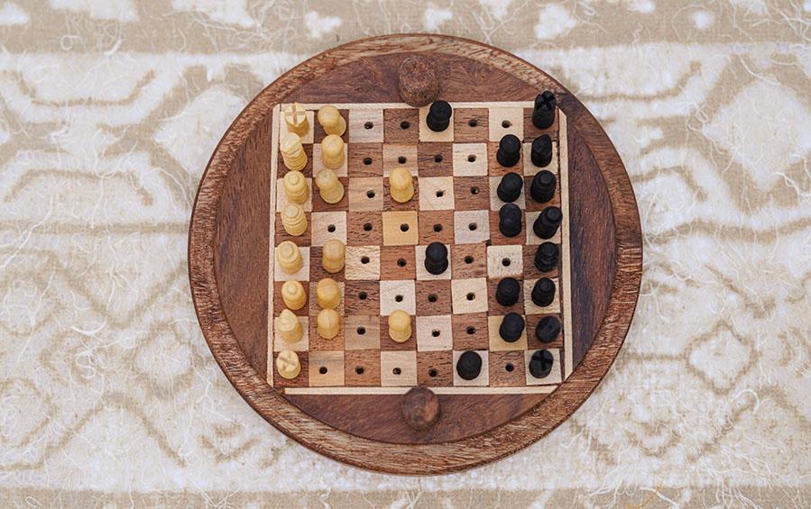 TRAVEL ROSEWOOD CHESS SET - Chess Sets - indic inspirations