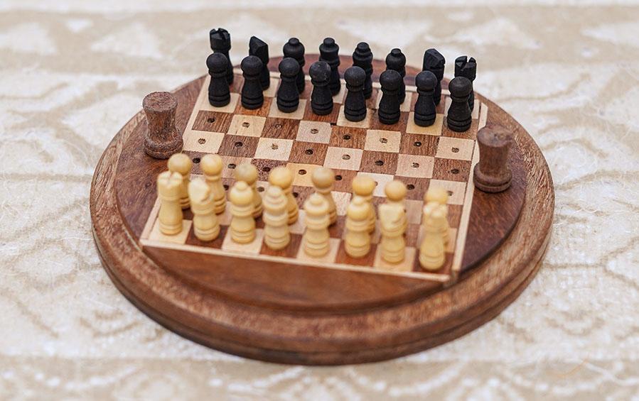 TRAVEL ROSEWOOD CHESS SET - Chess Sets - indic inspirations