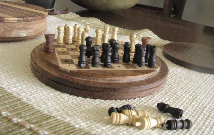 TRAVEL ROSEWOOD CHESS SET - Chess Sets - indic inspirations