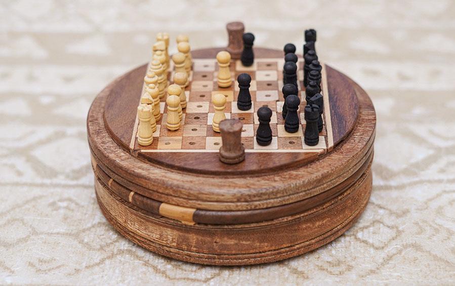 TRAVEL ROSEWOOD CHESS SET - Chess Sets - indic inspirations